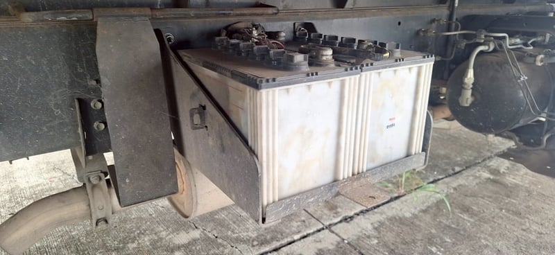 ISUZU FRR 210แรง 6ล้อ ตู้แห้ง ปี23 (90-5479) ISUZU FRR 210แรง 6ล้อ ตู้แห้ง ปี23 (90-5479)