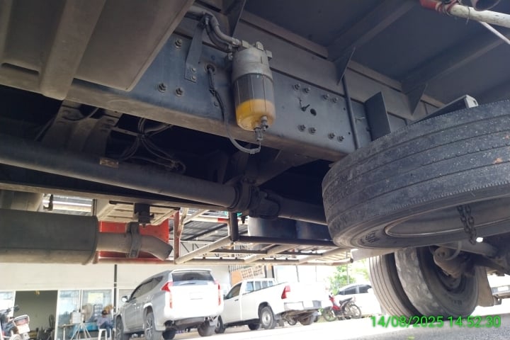 ISUZU FTR 6ล้อ ตู้แห้ง ปี22  (70-8197)