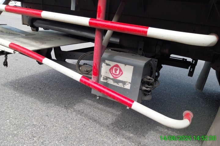 ISUZU FTR 6ล้อ ตู้แห้ง ปี22  (70-8197)