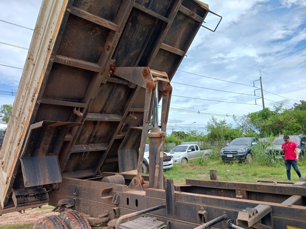 ISUZU FRR 6ล้อ ดั้มพ์ ปี22 (3517 ) ISUZU FRR 6ล้อ ดั้มพ์ ปี22 (3517 )