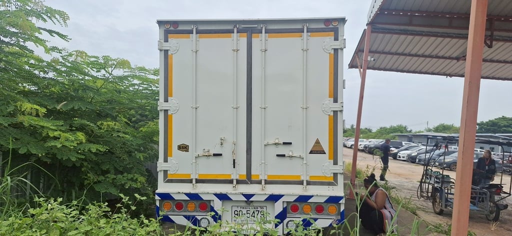 ISUZU FRR 210แรง  6ล้อ ตู้แห้ง ปี23  (90-5479)