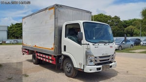 ISUZU NMR รถบรรทุก 6ล้อ ตู้แห้ง ปี2024 (81-3542)