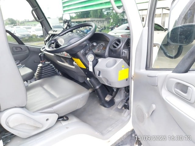 HINO XZU  ตู้แห้ง ปี22  (3ฒพ-6795)