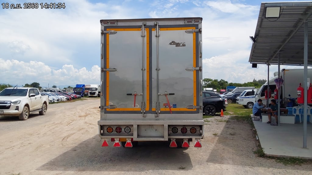ISUZU NMR รถบรรทุก 6ล้อ ตู้แห้ง ปี2024 (81-3542) ISUZU NMR รถบรรทุก 6ล้อ ตู้แห้ง ปี2024 (81-3542)