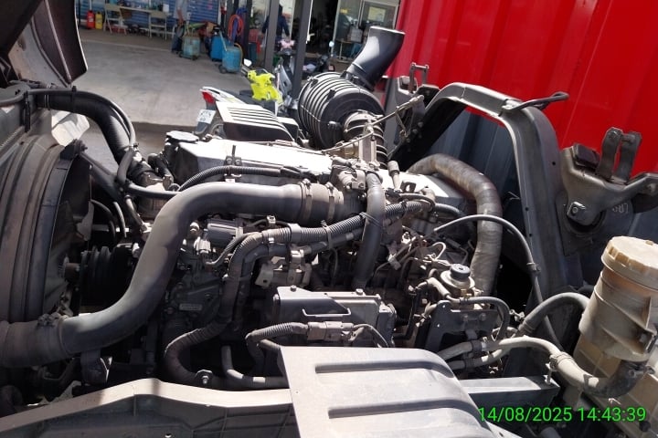 ISUZU FTR 6ล้อ ตู้แห้ง ปี22  (70-8197)