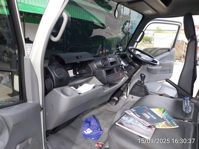 HINO XZU  ตู้แห้ง ปี22  (3ฒพ-6795)