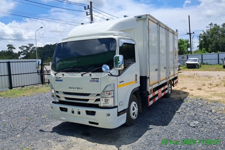 ISUZU NPR รถบรรทุก 6ล้อ ตู้แห้ง ปี2024 (MP1NPR75KRT101750) ISUZU NPR รถบรรทุก 6ล้อ ตู้แห้ง ปี2024 (MP1NPR75KRT101750)