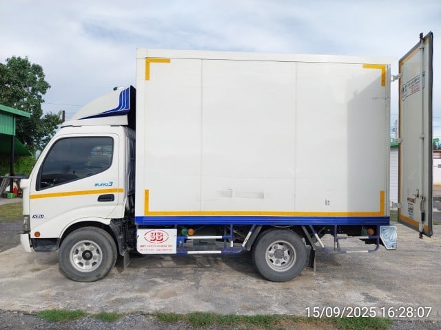 HINO XZU  ตู้แห้ง ปี22  (3ฒพ-6795)