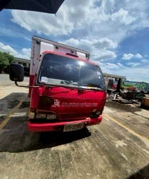 ISUZU NKR 100แรงม้า ตู้แห้ง ปี45 (95-9581) ISUZU NKR 100แรงม้า ตู้แห้ง ปี45 (95-9581)