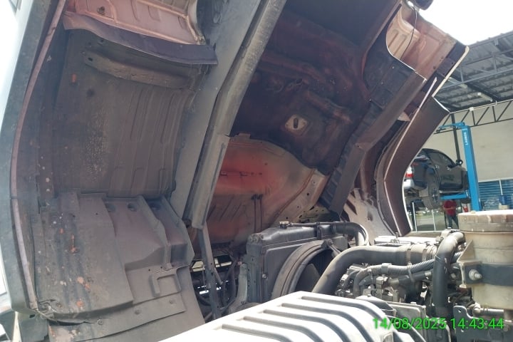 ISUZU FTR 6ล้อ ตู้แห้ง ปี22  (70-8197)
