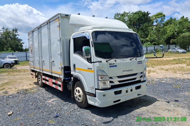 ISUZU NPR รถบรรทุก 6ล้อ ตู้แห้ง ปี2024 (MP1NPR75KRT101750) ISUZU NPR รถบรรทุก 6ล้อ ตู้แห้ง ปี2024 (MP1NPR75KRT101750)