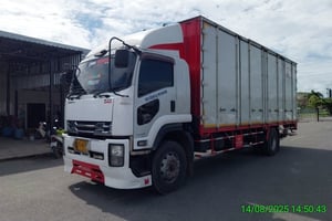 ISUZU FTR 6ล้อ ตู้แห้ง ปี22  (70-8197)
