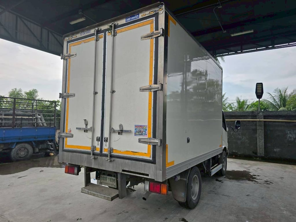 HINO XZU รถบรรทุก 4ล้อ ตู้แห้ง ปี2023  (3ฒส-1836)