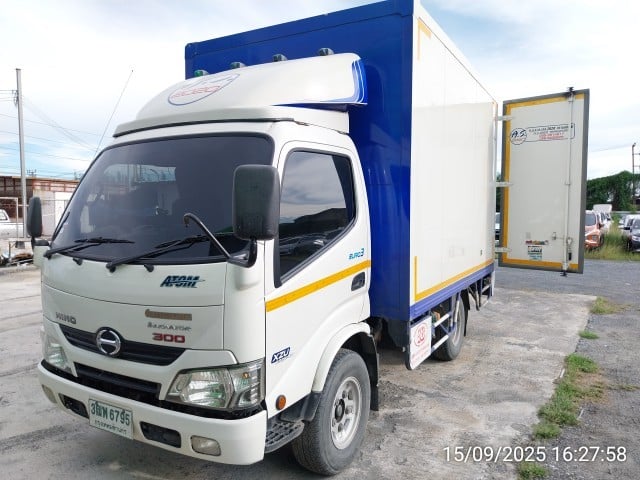 HINO XZU  ตู้แห้ง ปี22  (3ฒพ-6795)