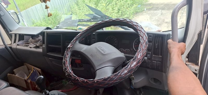 ISUZU FRR 210แรง 6ล้อ ตู้แห้ง ปี23 (90-5479) ISUZU FRR 210แรง 6ล้อ ตู้แห้ง ปี23 (90-5479)