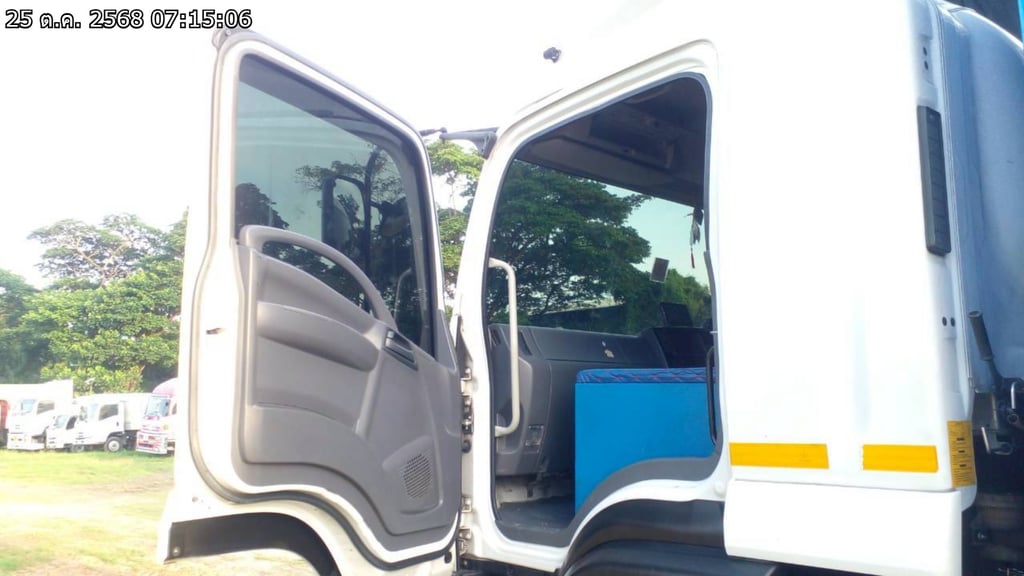 ISUZU FTR รถบรรทุก 6ล้อ ตู้แห้ง ปี2023 (71-5713 )