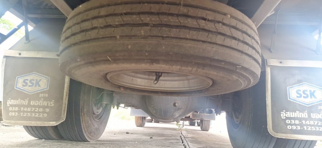 ISUZU FRR 210แรง  6ล้อ ตู้แห้ง ปี23  (90-5479)