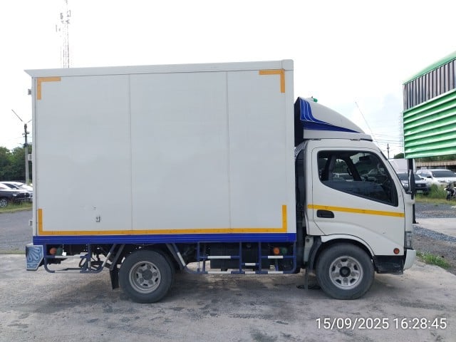 HINO XZU  ตู้แห้ง ปี22  (3ฒพ-6795)