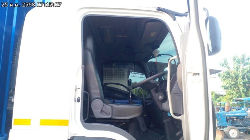 ISUZU FTR รถบรรทุก 6ล้อ ตู้แห้ง ปี2023 (71-5713 ) ISUZU FTR รถบรรทุก 6ล้อ ตู้แห้ง ปี2023 (71-5713 )