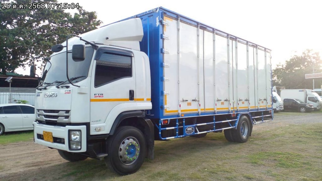 ISUZU FTR รถบรรทุก 6ล้อ ตู้แห้ง ปี2023 (71-5713 )