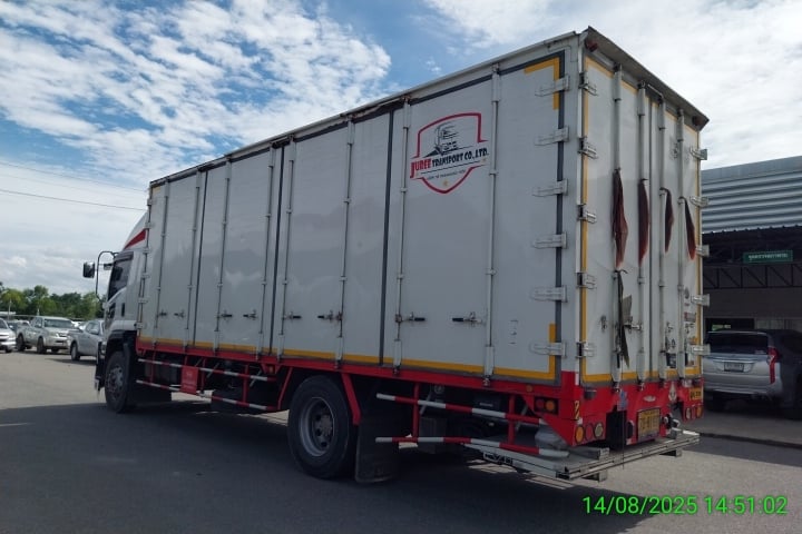 ISUZU FTR 6ล้อ ตู้แห้ง ปี22  (70-8197)