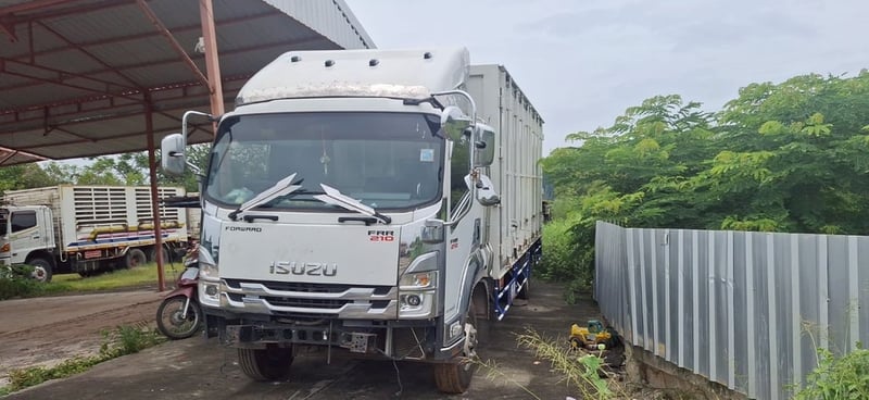 ISUZU FRR 210แรง  6ล้อ ตู้แห้ง ปี23  (90-5479)