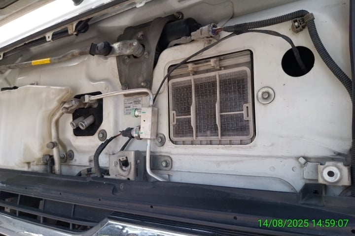 ISUZU FTR 6ล้อ ตู้แห้ง ปี22  (70-8197)
