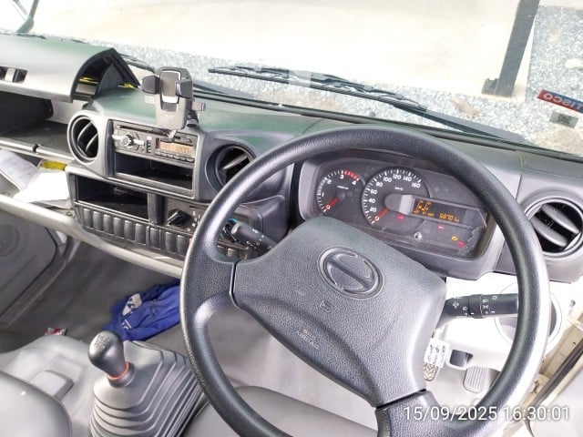 HINO XZU  ตู้แห้ง ปี22  (3ฒพ-6795)