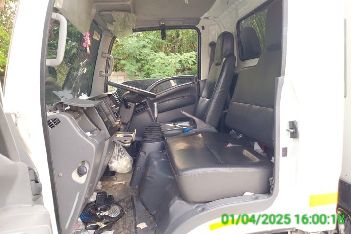 NLR 130แรง 4ล้อ ตู้แห้ง ปี21 (3ฒต-661 )