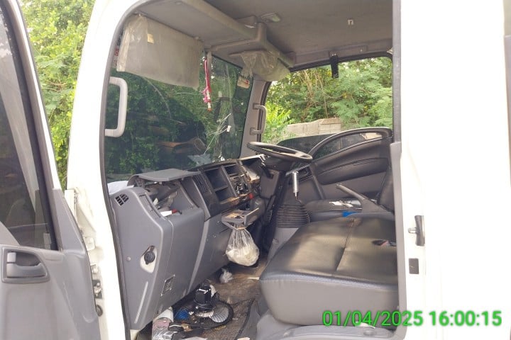 NLR 130แรง 4ล้อ ตู้แห้ง ปี21 (3ฒต-661 )