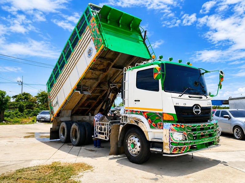 HINO HINO VICTOR 344  344แรงม้า รถบรรทุก หัวลาก 10ล้อ ดั้มพ์ ปี2017