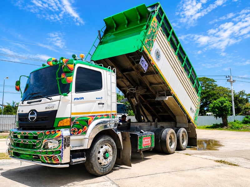 HINO HINO VICTOR 344  344แรงม้า รถบรรทุก หัวลาก 10ล้อ ดั้มพ์ ปี2017
