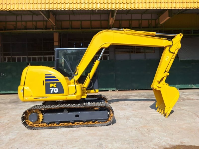 KOMATSU PC70-8   
