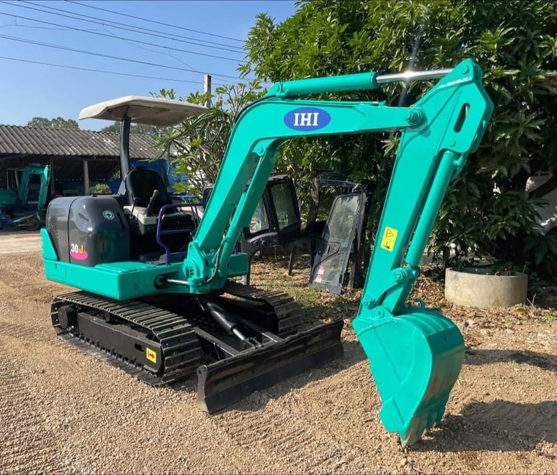 รถขุด IHI 30 J ( 3 ตัน ) 