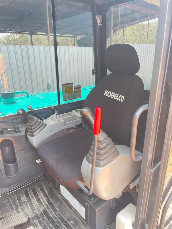 KOBELCO SK60-8 แถมฟรีหัวแย๊ก (ประกัน 1 ปี +ติดฟิล์มให้ใหม่ )