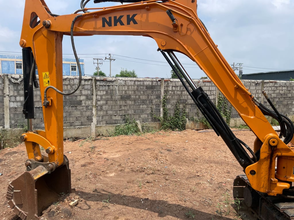 NKK NS55-7  รถขุดเล็ก เก๋ง บูมตรง