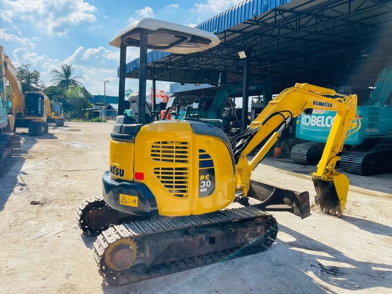 Komatsu PC30MR-3