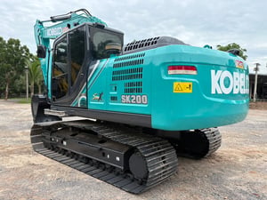 KOBELCO SK200-10 TOP ไมล์ 9,000 ชั่วโมง มีเดียวป้ายแดง KOBELCO SK200-10 TOP ไมล์ 9,000 ชั่วโมง มีเดียวป้ายแดง