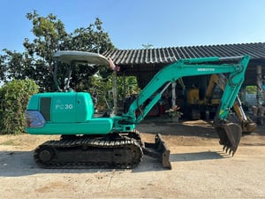 KOMASTU 30 -7  ( 3 ตัน )   มีลายแย็ก