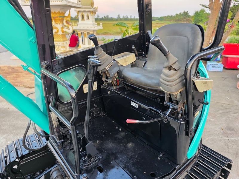 KOBELCO SK30 UR คอลโทรลน้ำมัน ปั้มนิ้ว KOBELCO SK30 UR คอลโทรลน้ำมัน ปั้มนิ้ว