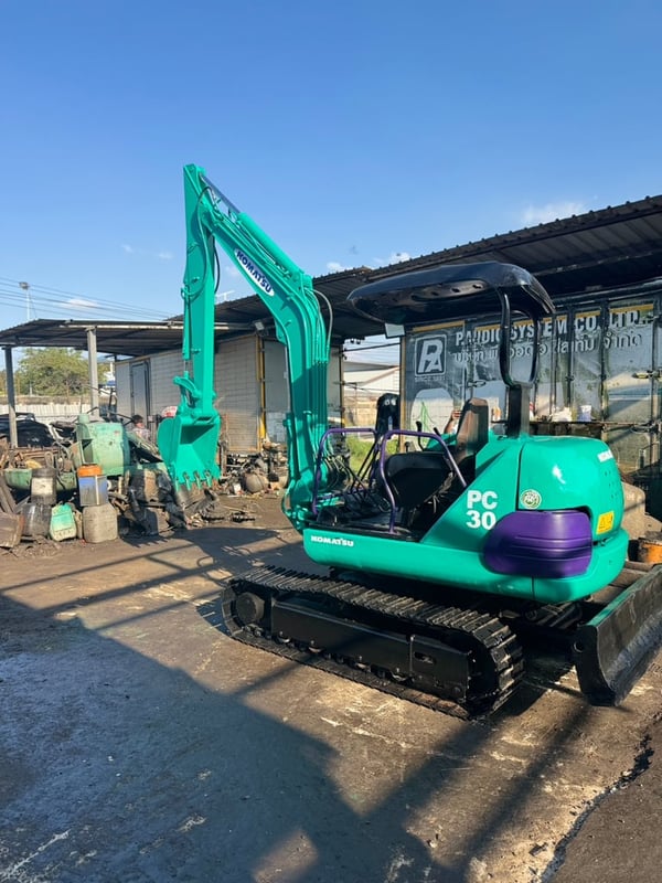 KOMATSU Pc30-7 อาร์มพิเศษ มาพร้อมลายแย๊ก KOMATSU Pc30-7 อาร์มพิเศษ มาพร้อมลายแย๊ก