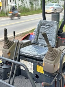 HITACHI EX15 (1.5ตัน)   ขึ้นกะบะได้ 