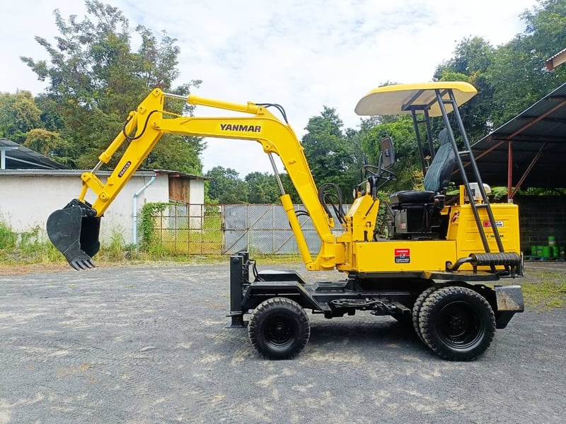 YANMAR ขนาด 3 ตัน  รถขุดล้อยาง