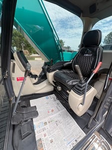 KOBELCO SK200-10 TOP ไมล์ 9,000 ชั่วโมง มีเดียวป้ายแดง KOBELCO SK200-10 TOP ไมล์ 9,000 ชั่วโมง มีเดียวป้ายแดง