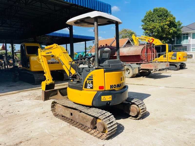 Komatsu PC30MR-3
