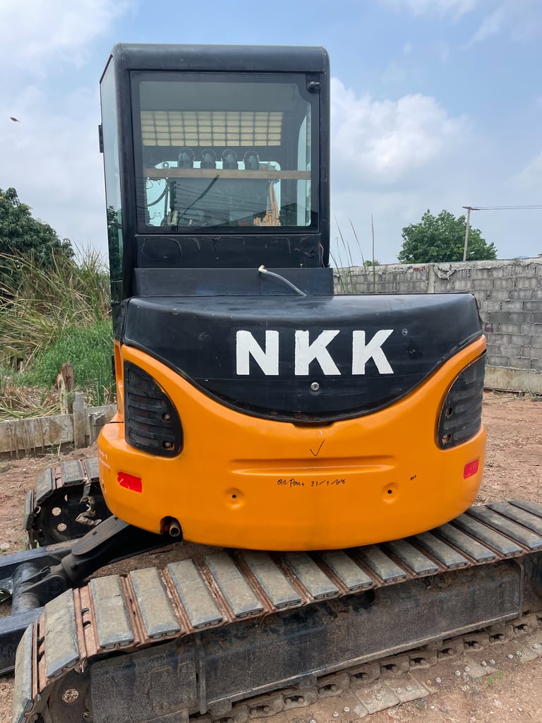 NKK NS55-7  รถขุดเล็ก เก๋ง บูมตรง