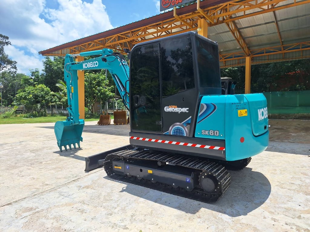 KOBELCO SK60-8   มีลายแย็ก ระบบเร็ว เครื่องปั๊มดี นิ่มๆ