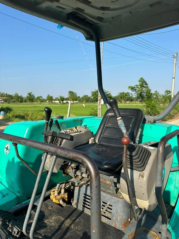 KOMASTU 30 -7  ( 3 ตัน )   มีลายแย็ก