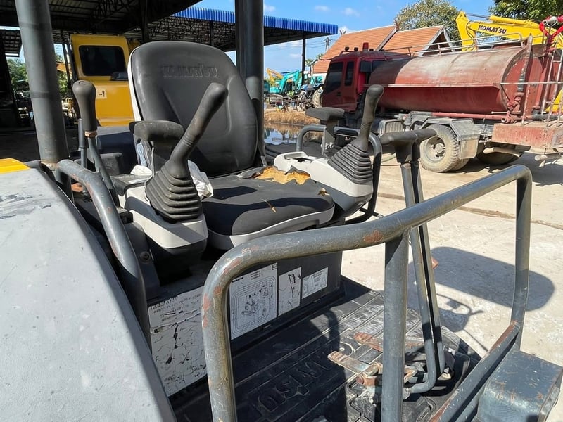 Komatsu PC30MR-3  มีลายแย๊ก