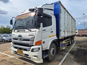Hino FG 240 แรงม้า รถบรรทุก 10 ล้อ ตู้แห้ง ปี 2021 เลขไมล์ 223,738